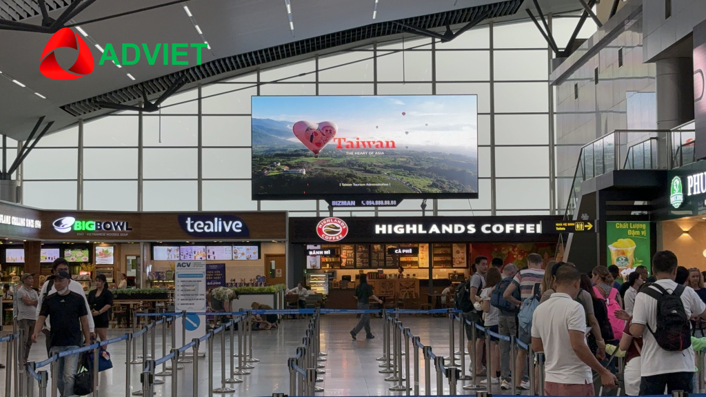 Quảng cáo màn hình LED khu vực check-in sân bay Cam Ranh