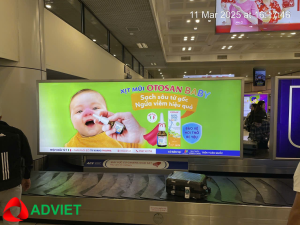 Quảng cáo màn hình LED tại khu vực băng chuyền hành lý sân bay Tân Sơn Nhất