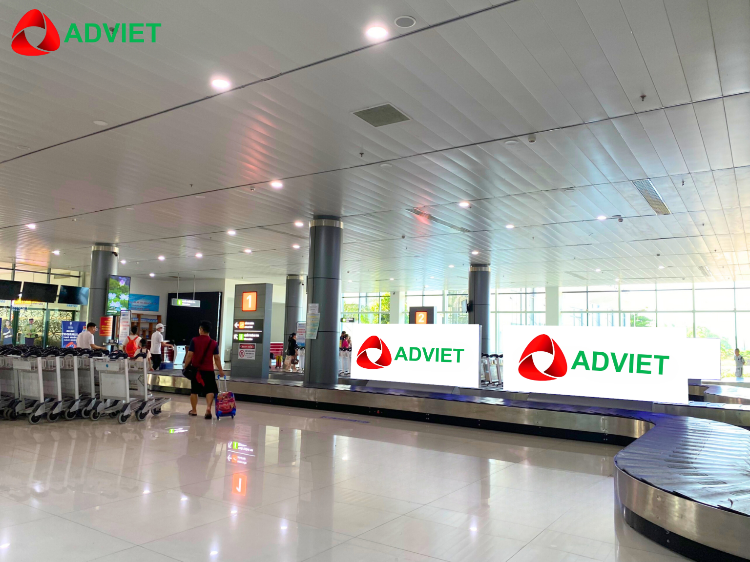 Quảng cáo màn hình LED tại băng chuyền hành lý