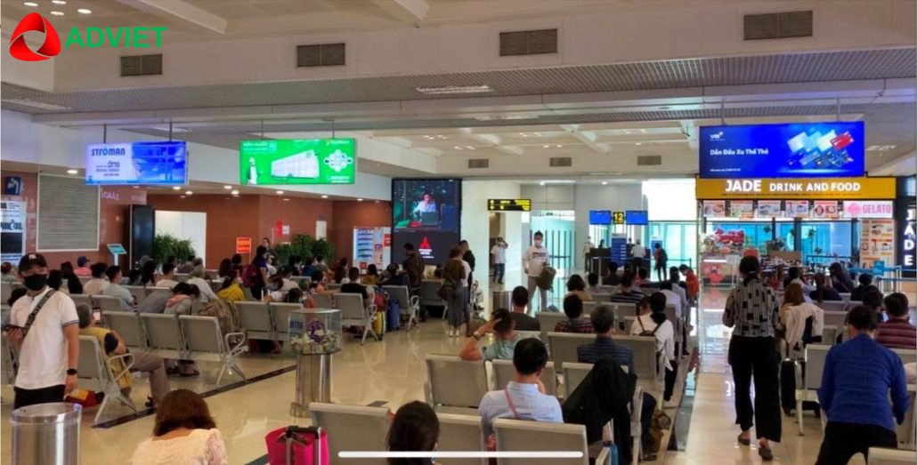 Màn hình LED tại phòng chờ lên máy bay