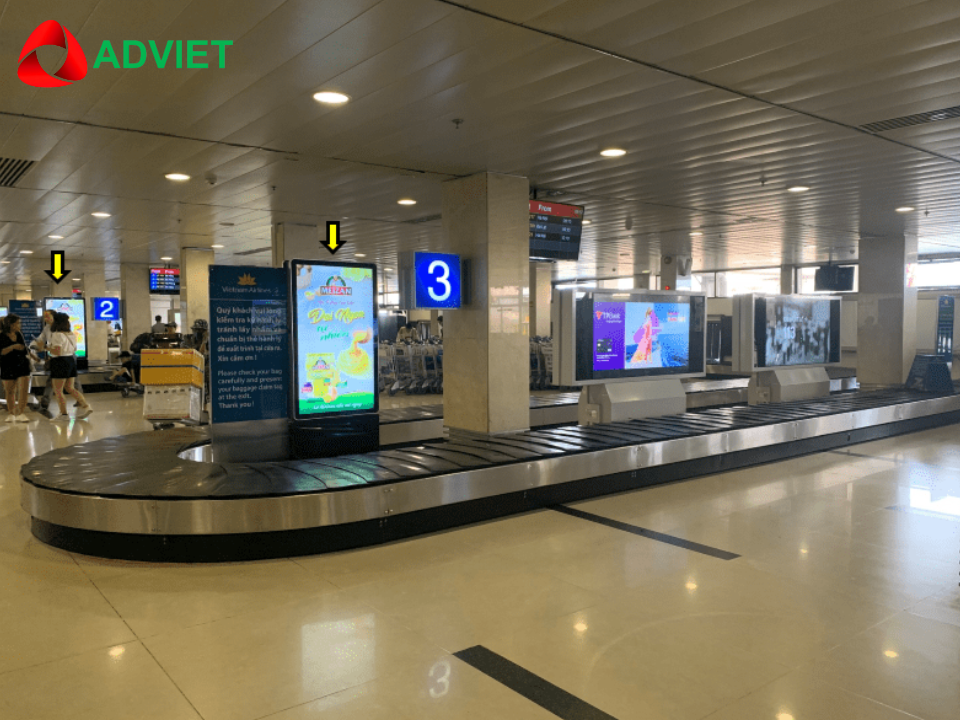 Quảng cáo màn hình LED tại khu vực băng chuyền hành lý
