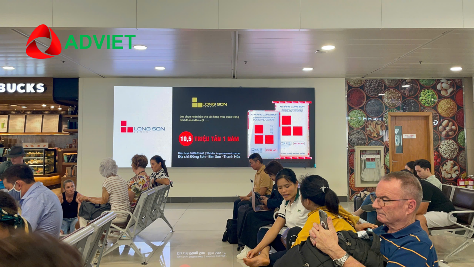 Biển quảng cáo màn hình LED tại phòng chờ
