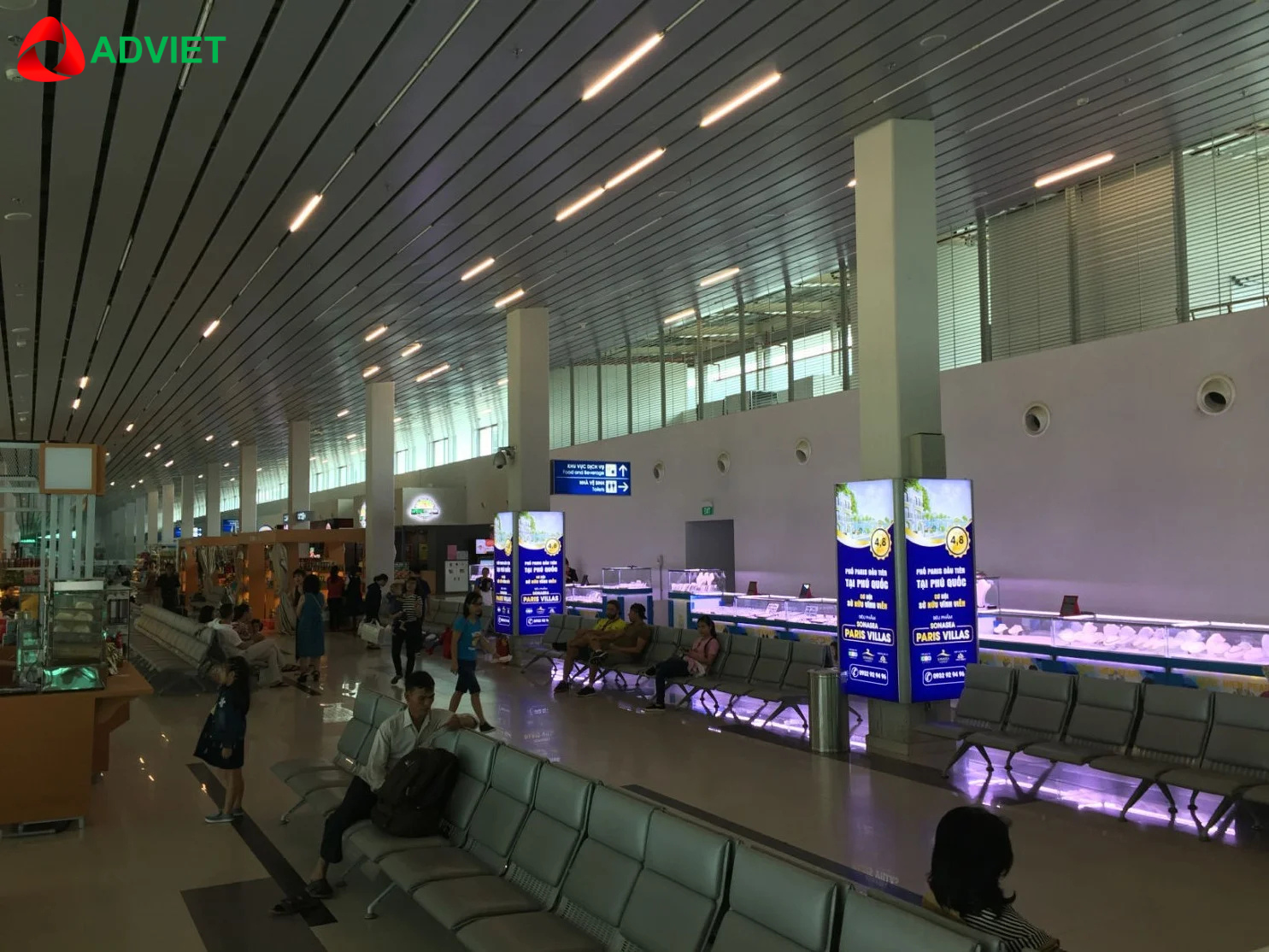 Quảng cáo màn hình LED tại phòng chờ lên tàu bay