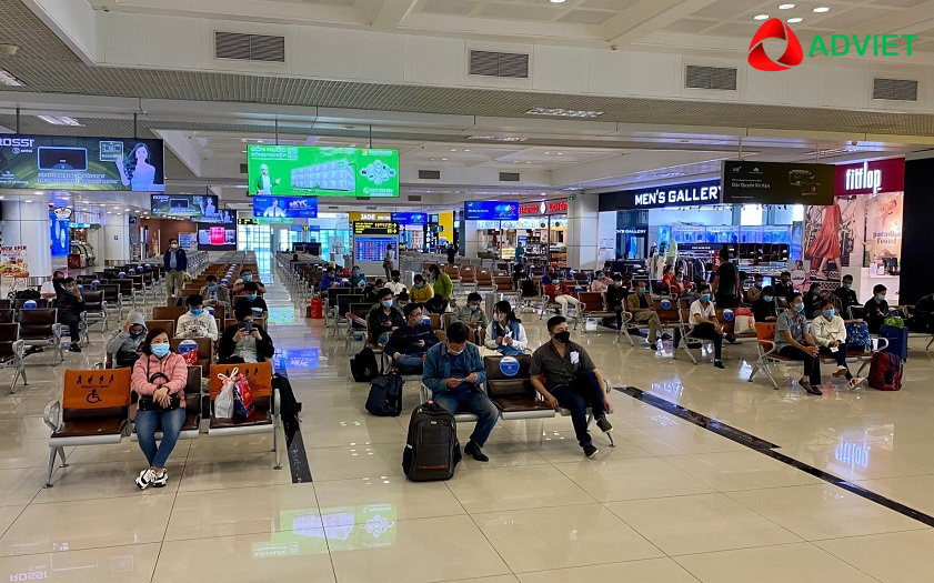 Quảng cáo màn hình LED tại phòng chờ lên máy bay