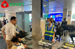 Quảng cáo màn hình LED tại khu vực soi chiếu an ninh sân bay Tân Sơn Nhất