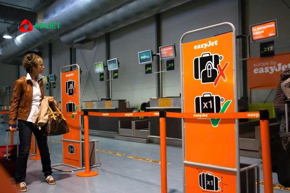 Nắm rõ quy định thu phí hành lý xách tay khi đi máy bay giúp hành khách chủ động chuẩn bị, tránh phát sinh chi phí vượt quy định tại sân bay.