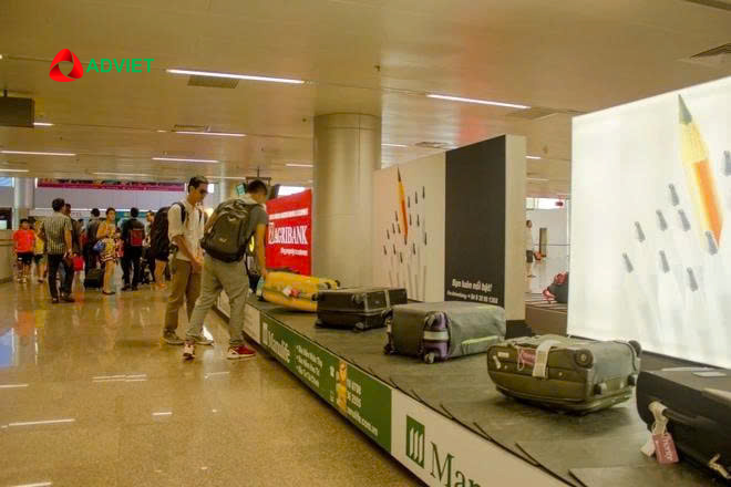 Quảng cáo tại khu vực băng chuyền hành lý