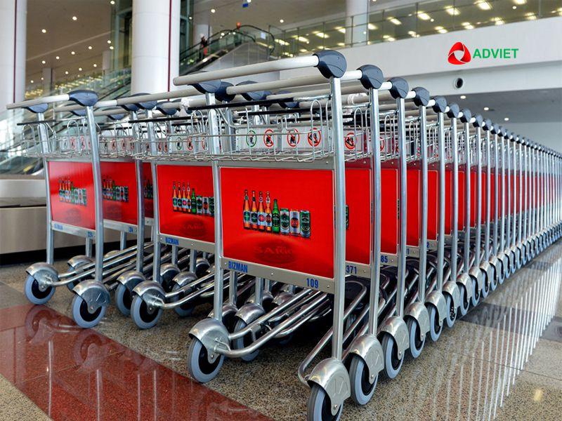 Quảng cáo trên xe đẩy hành lý