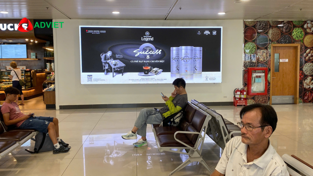Quảng cáo màn hình LED sân bay Nội Bài tại khu vực phòng chờ