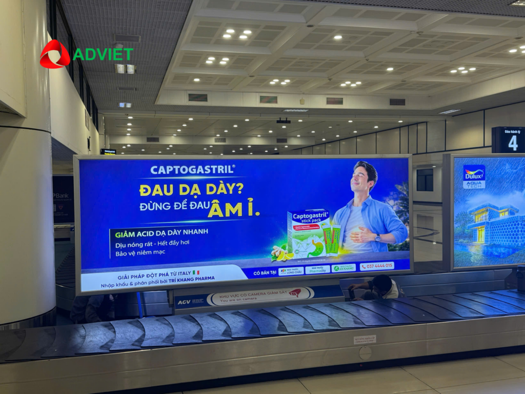 Quảng cáo tại khu vực băng chuyền hành lý
