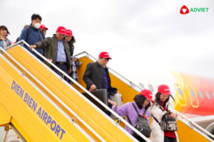 Du khách đến Điện Biên bằng máy bay VietjetAir